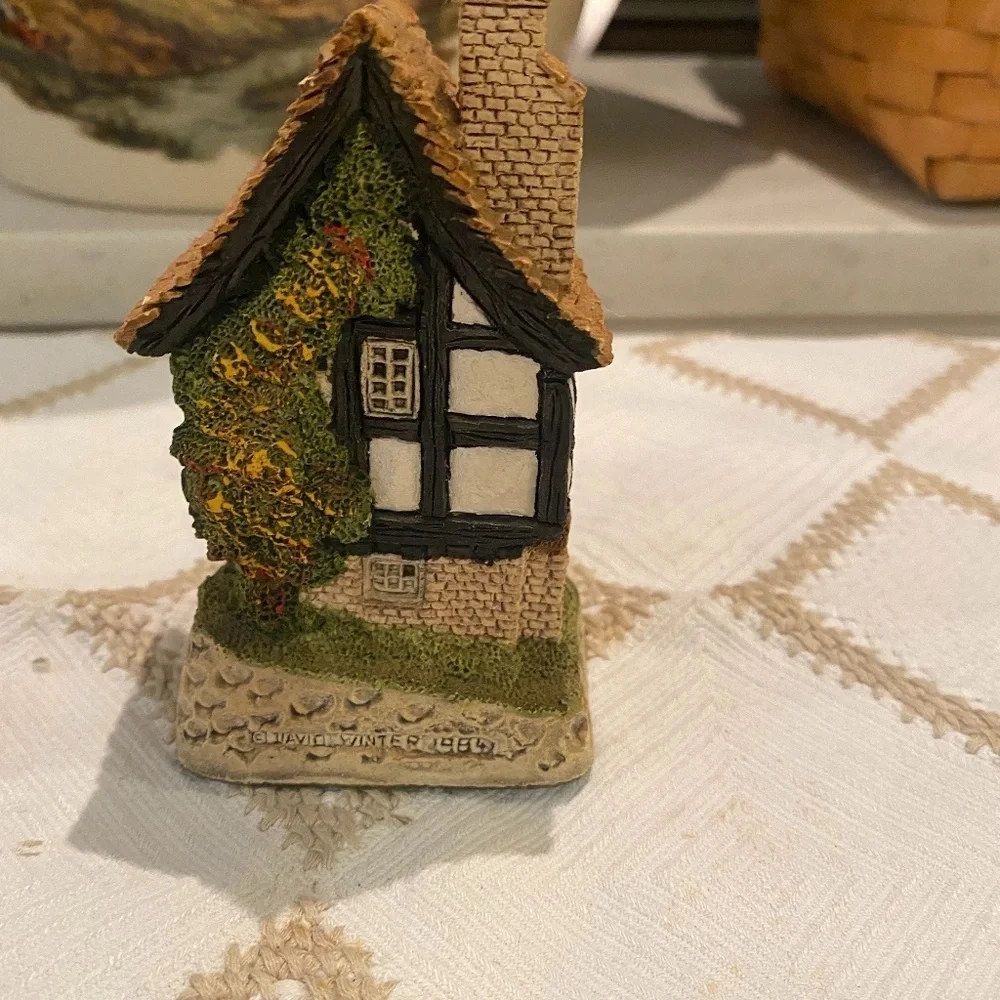 David Winter Spinners Cottage 1984